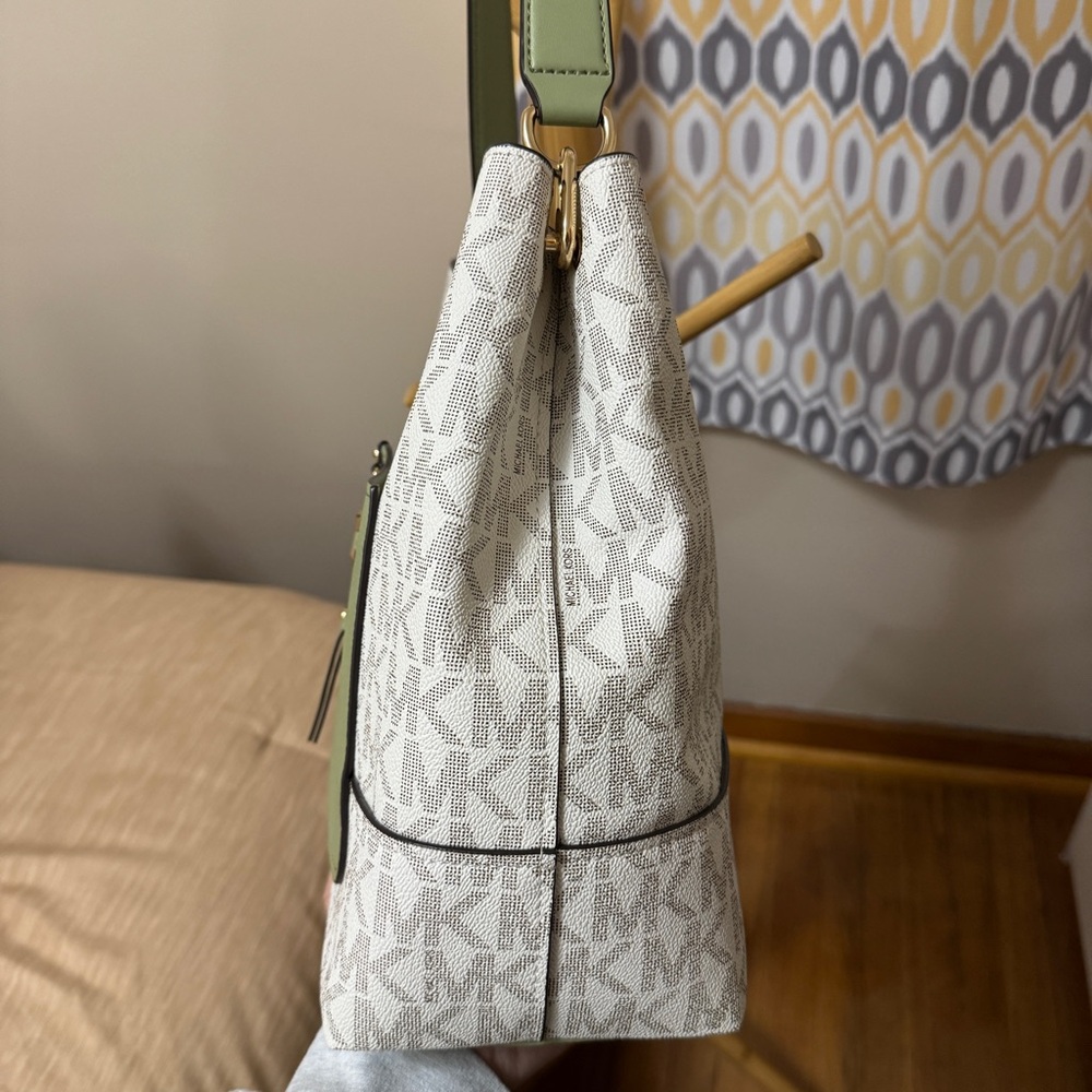 Michael Kors White and Green Women's Bag - Picture 4 of 9